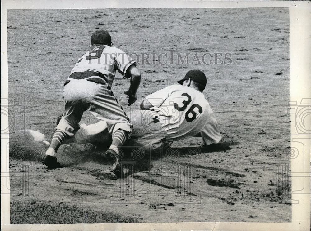 1946 Press Photo Ed Stevens Dodgers Out At 2nd By Skeeter Newsome Phillies MLB - Historic Images