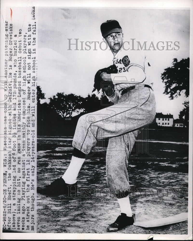 1950 Press Photo Pitcher Bill Hoeft signed with Detroit - Historic Images