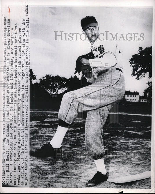 1950 Press Photo Pitcher Bill Hoeft signed with Detroit - Historic Images