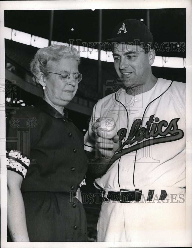 1956 Manager Lou Boudreau teaches Freda Vietor how to throw curve - Historic Images