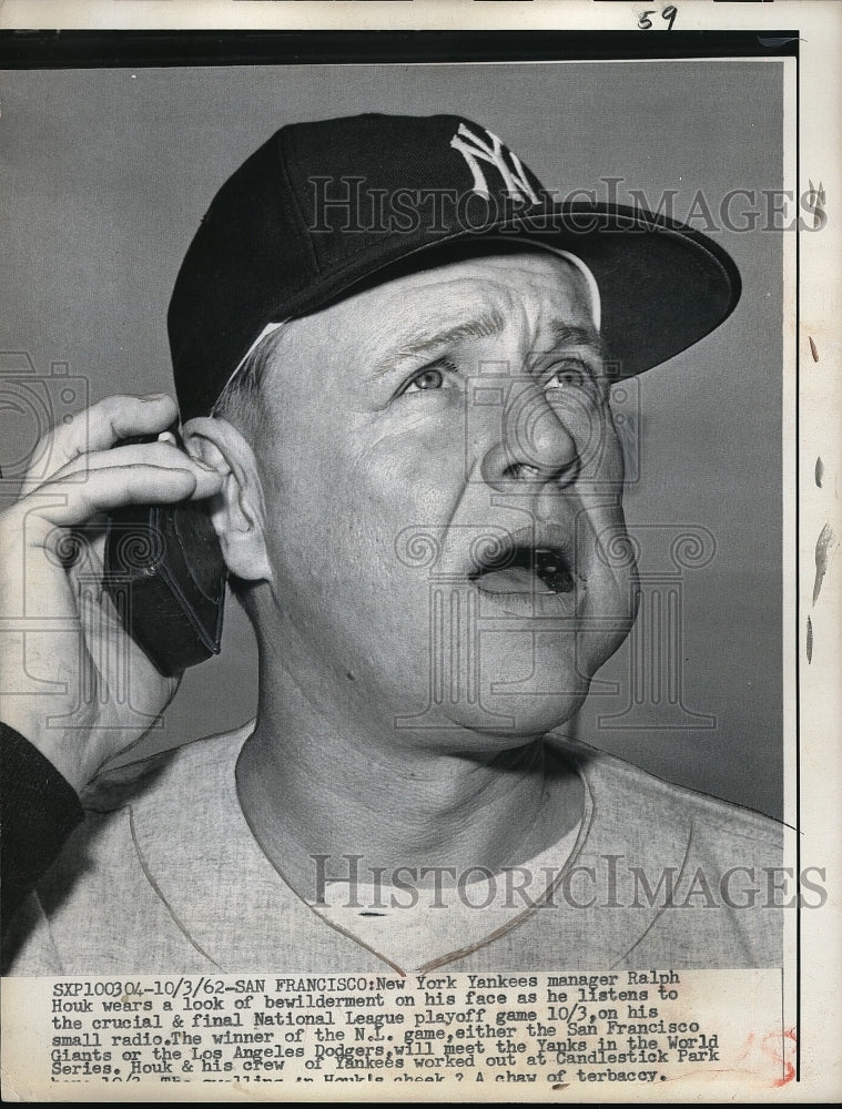 1962 Press Photo Ralph Houk , Manager of Yankees listened on his small radio.-Historic Images