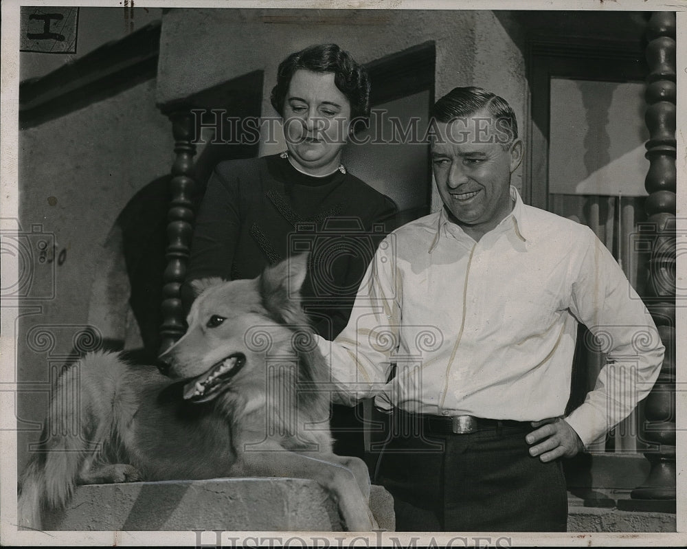 1937 Press Photo Mr. amd Mrs. Oscar Vitt - Historic Images