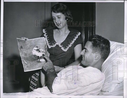 1955 Press Photo NY Yankee 2nd baseman Gerry Coleman & wife Louise - Historic Images