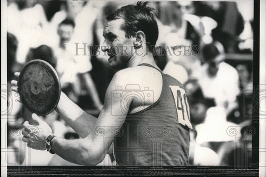 1959 Press Photo Soviet track star Vasily Kuznetsov in discus - Historic Images