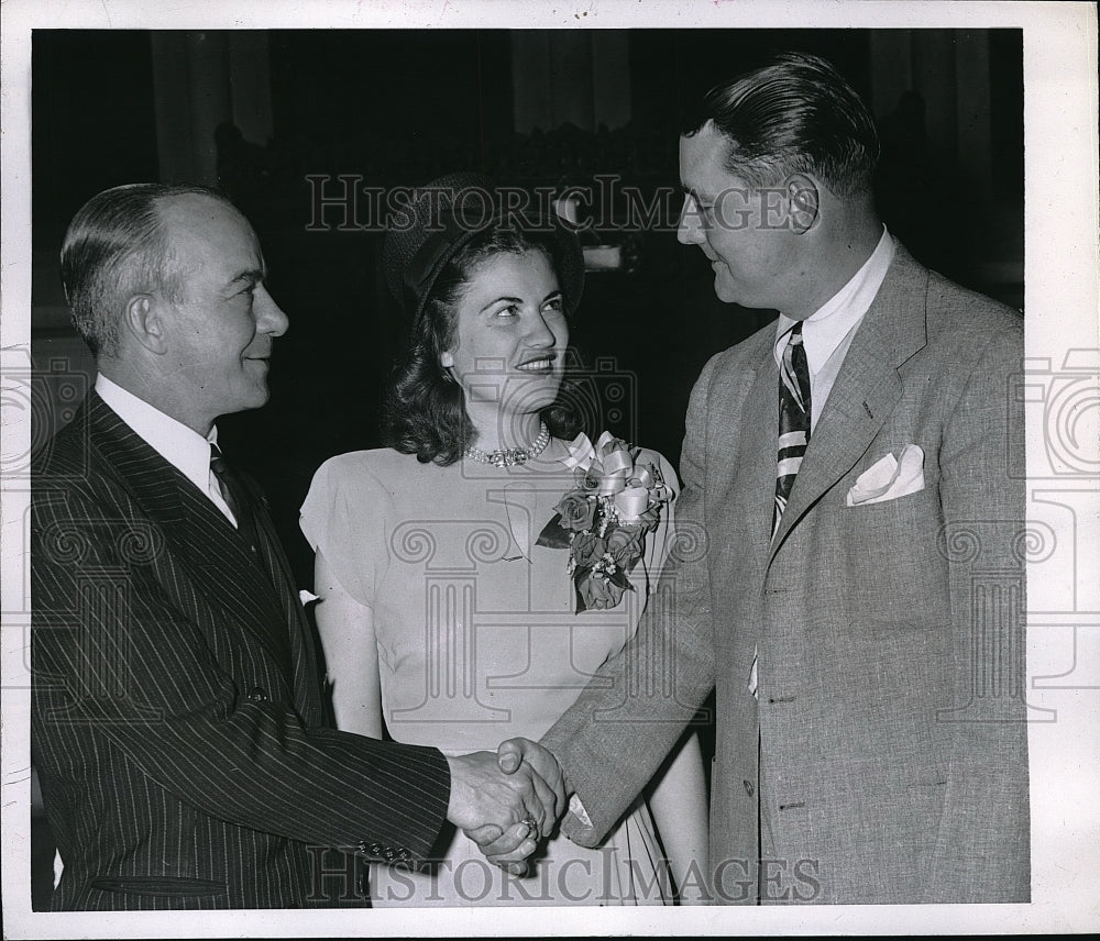 1946 Press Photo Braves Manager Billy Southworth, Mort Cooper, Viola Smallwood - Historic Images