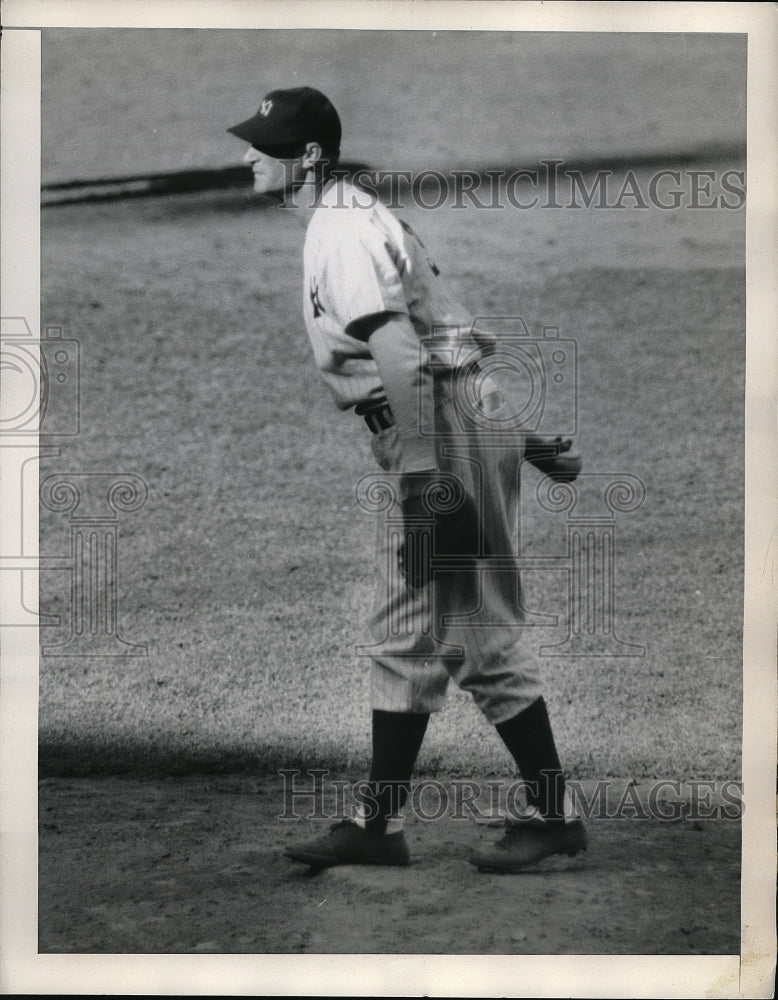 1945 Press Photo Paul Schreiber of New York Yankees-Historic Images