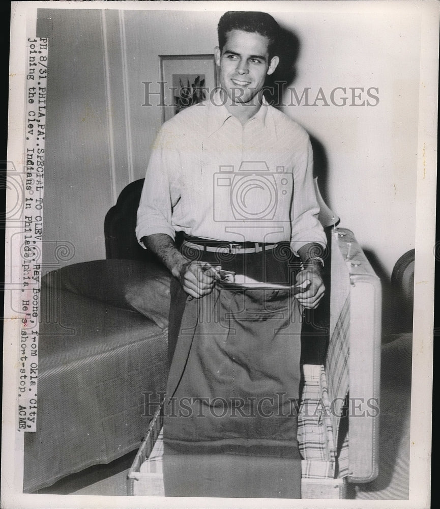 1948 Shortstop Ray Boone Joins Indians For Game In Philadelphia - Historic Images