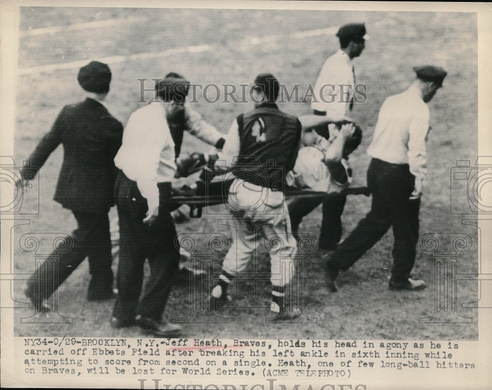 1948 Press Photo Braves Jeff Heath carried from field after breaking ankle - Historic Images