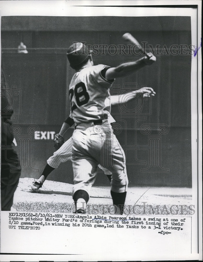 1961 Press Photo Angles Albie Pearson a swing at on of Yankee pitcher Whitey-Historic Images