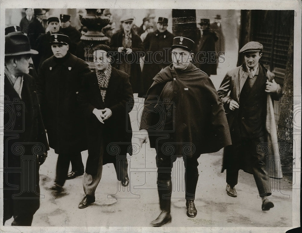 1934 Press Photo Communist suspect arrested at Place De la Repub;ique - Historic Images