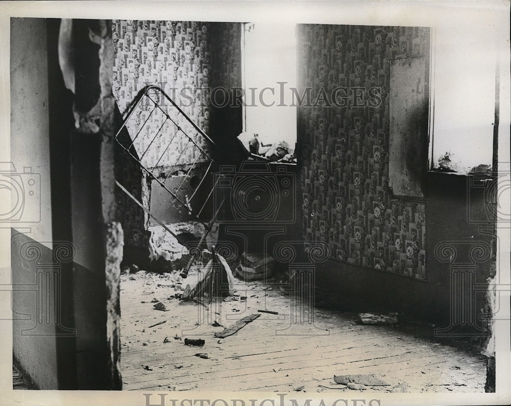 1934 Press Photo French Police Used Tear Gas to Rout Occupants - Historic Images