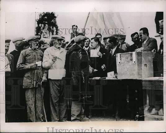 1935 King George Voted in Athens - Historic Images
