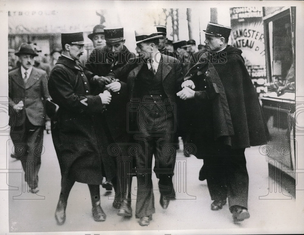 1937 Press Photo Gendarmes arrest striker who took part in half day strike-Historic Images