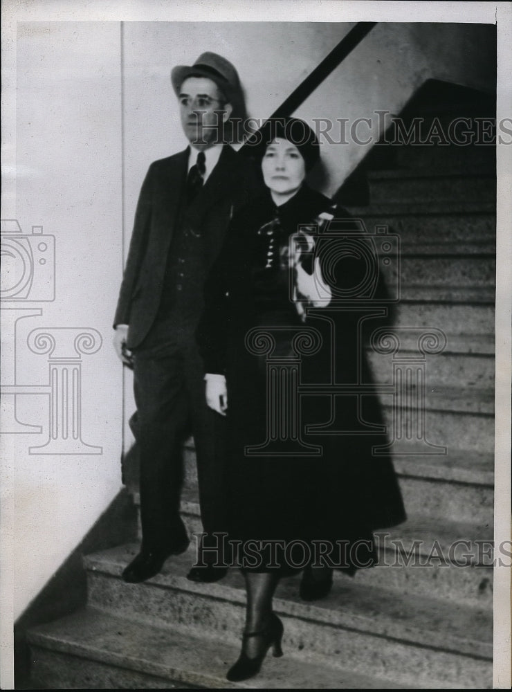 1935 Press Photo Mrs. O.L. Harmon and Investigator Jack Harmon - Historic Images