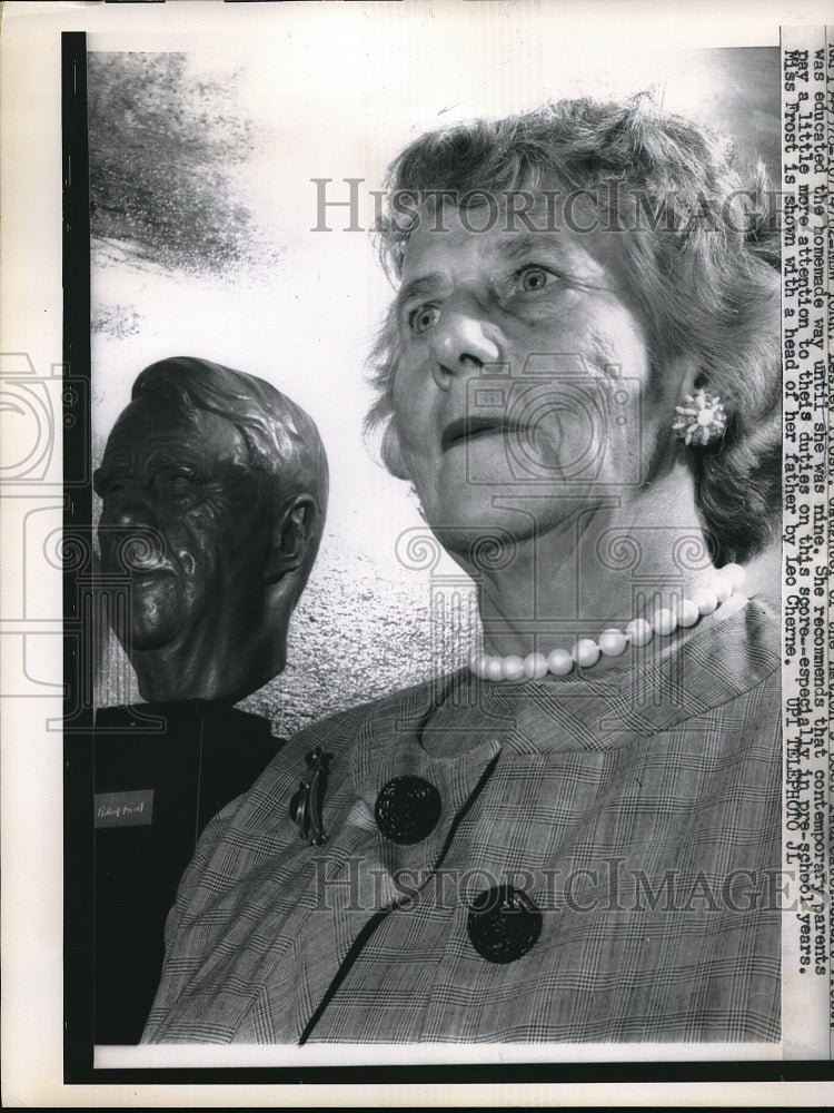 1962 Press Photo Miss Frost with a head of her father by Leo Cherne - Historic Images