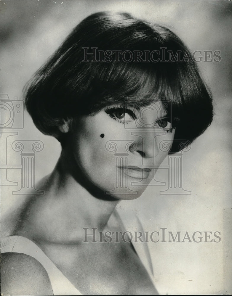 1969 Press Photo Tonia Bern Campbell. - Historic Images