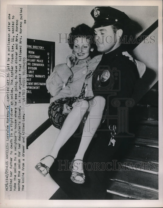 1955 Press Photo Lorraine Moreno carry by police after she knifed her father. - Historic Images