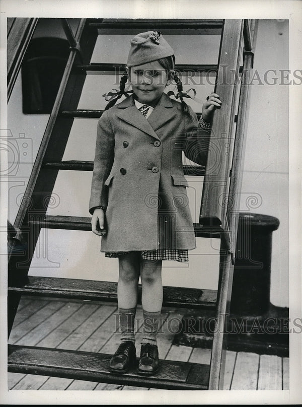 1939 Press Photo 5 Year Old Marietta Labastille On Board SS Santa Mari ...