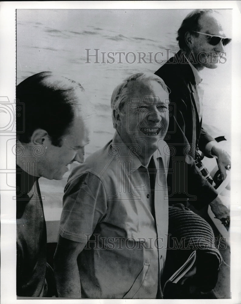 1970 Press Photo British Prime Minister Edward Heath Boards Yacht Morning Cloud- Historic Images