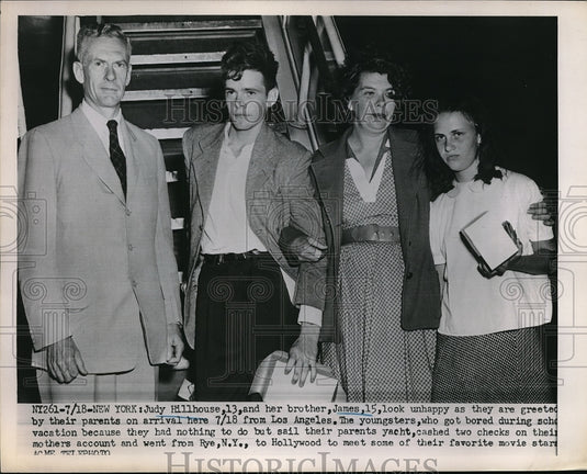 1951 Press Photo Judy and James Hillhouse, Runaways Greet Parents in New York - Historic Images