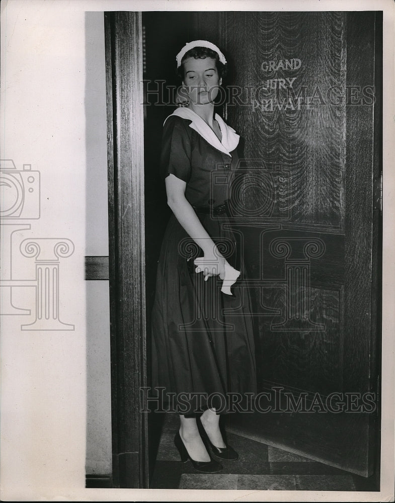 1954 Press Photo Susan Hayes Leaving Grand Jury Room - Historic Images