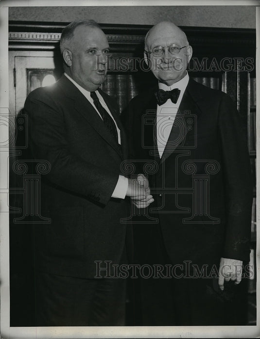 1934 Dr. Dean Lewis and Dr. Walter Bierring at medical convention - Historic Images
