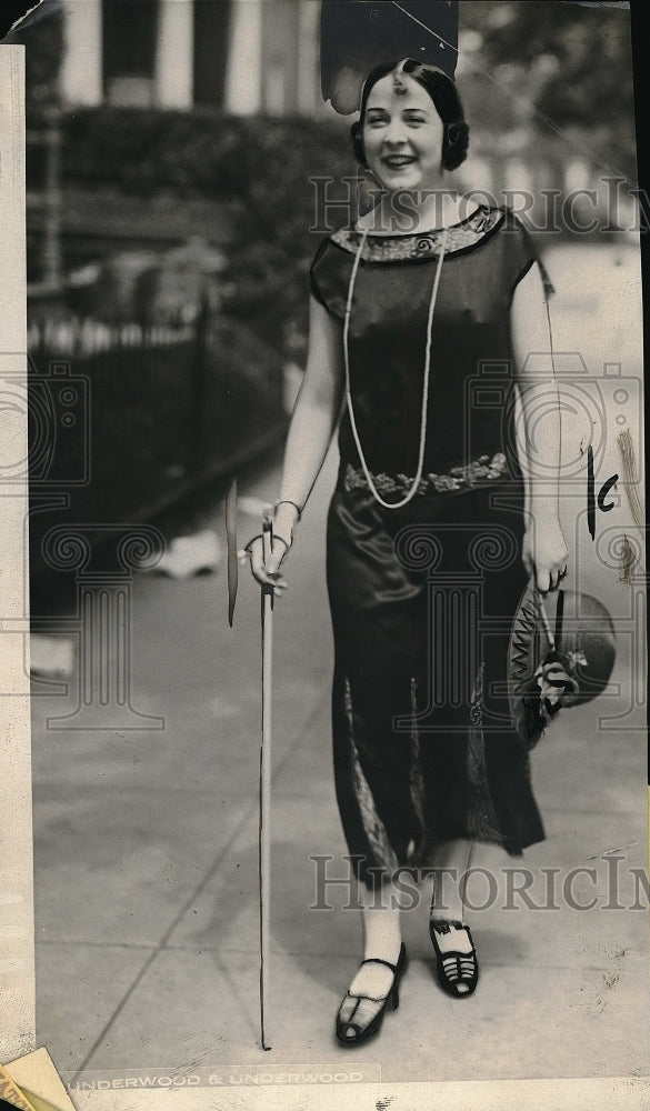 1924 Miss Leona Davis of Washington Dove in Chesapeake & Ohio Canal - Historic Images