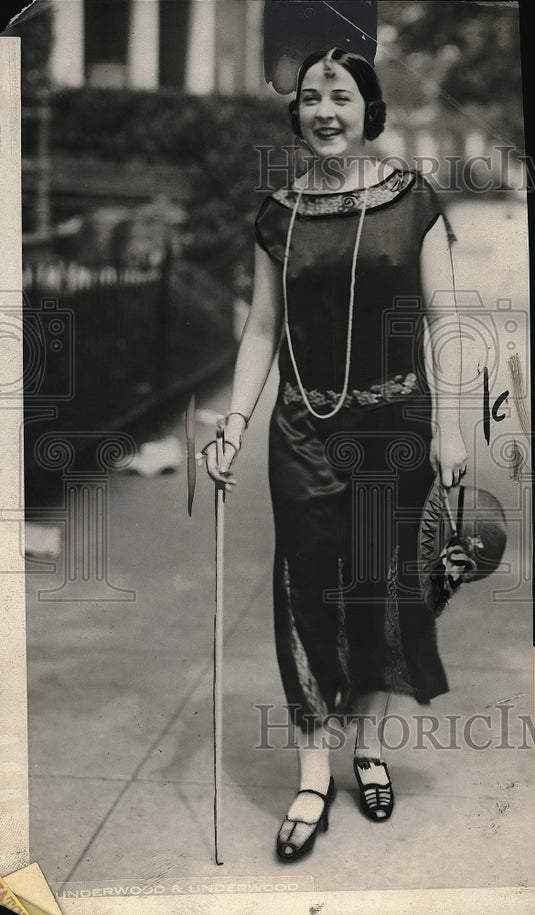 1924 Miss Leona Davis of Washington Dove in Chesapeake & Ohio Canal - Historic Images