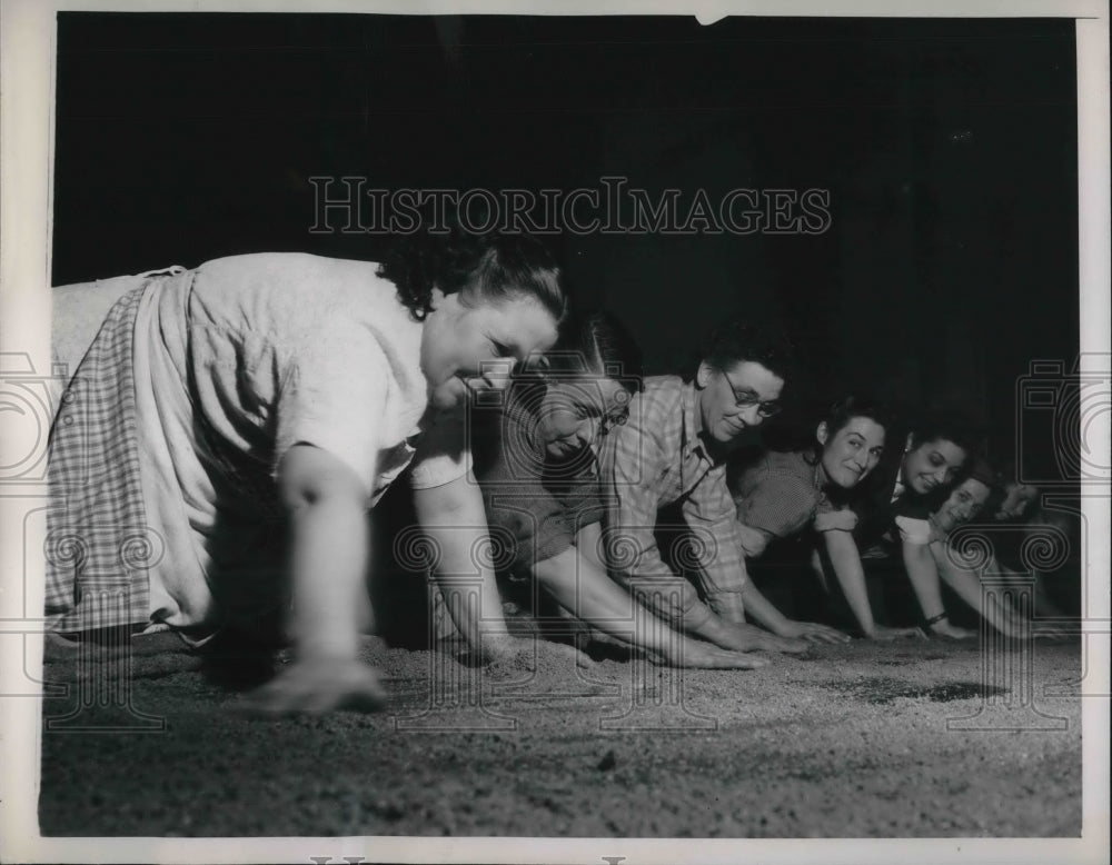 1948 French Charwomen Onusia polish palace corridor sworn into job - Historic Images