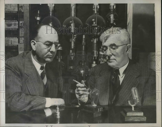 1947 Press Photo Dr. Irving Langmuir & E.D. McArthur Celebrate Edison's Birthday-Historic Images