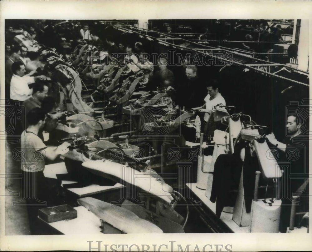 1970 Press Photo Workers press garments in the ironing department of Belgrade's-Historic Images