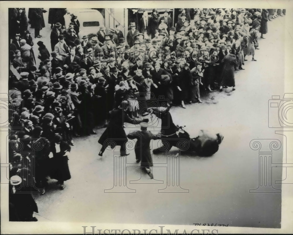 1934 Press Photo London Police Clash With Crowds at Royal Wedding - Historic Images