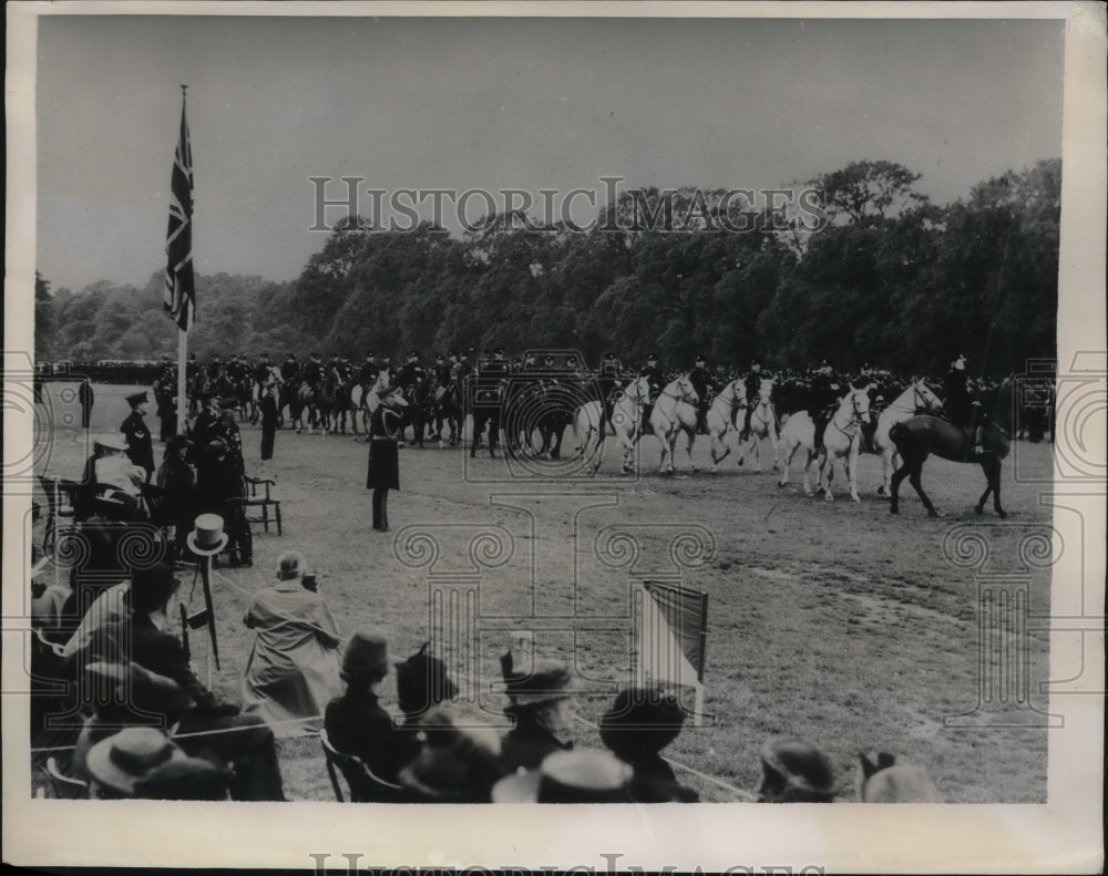 1939 Earl of Athlone inspects London Special Constabulary police - Historic Images