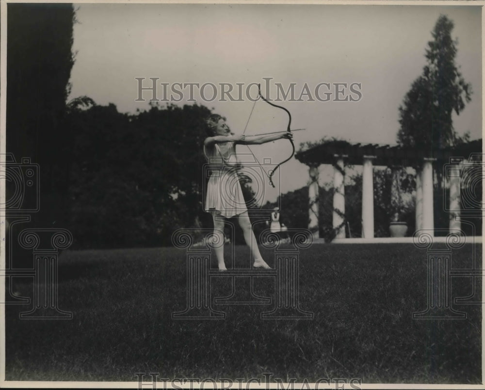 1924 Press Photo Emily D. Watts (1867-1968) Jujitsu Archery instructor - Historic Images