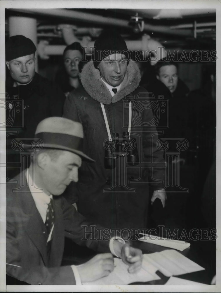 1934 Press Photo Lieut. Com. Edward Wunch Of Rescue Ship &quot;Bernadou&quot; Questioned-Historic Images