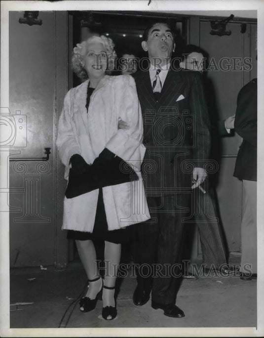 1944 Press Photo Mr & Mrs Eddie Cantora Ice Show Opening - Historic Images