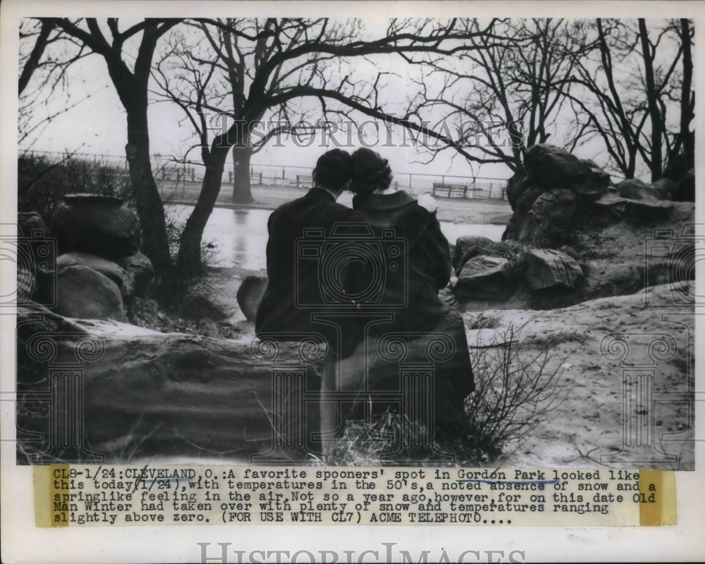 1949 Press Photo Spooners Spot at Gordon Park in Cleveland, Ohio - Historic Images