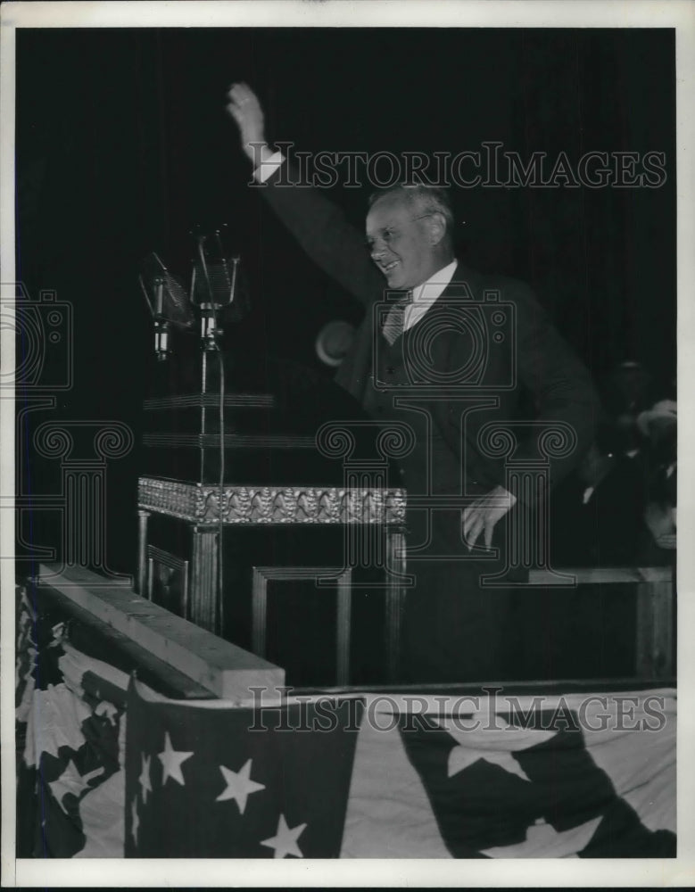 1938 Press Photo Gov. Landon speaking at Offermann Stadium, Buffalo, New York - Historic Images