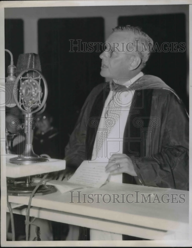 1936 Press Photo Gov. Alfred Landon at University of KS Commencement-Historic Images