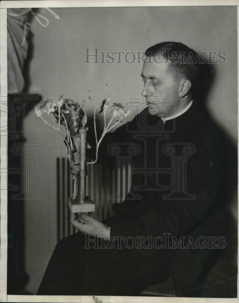 1930 Press Photo Dr Loaon Lograin Curator at University of Pennsylvania Museum - Historic Images