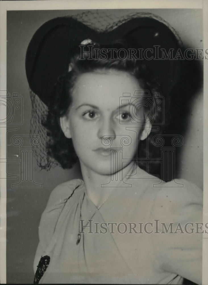 1941 Mary Agnes Cannata Suing Ice Skating Champ Husband Divorce - Historic Images