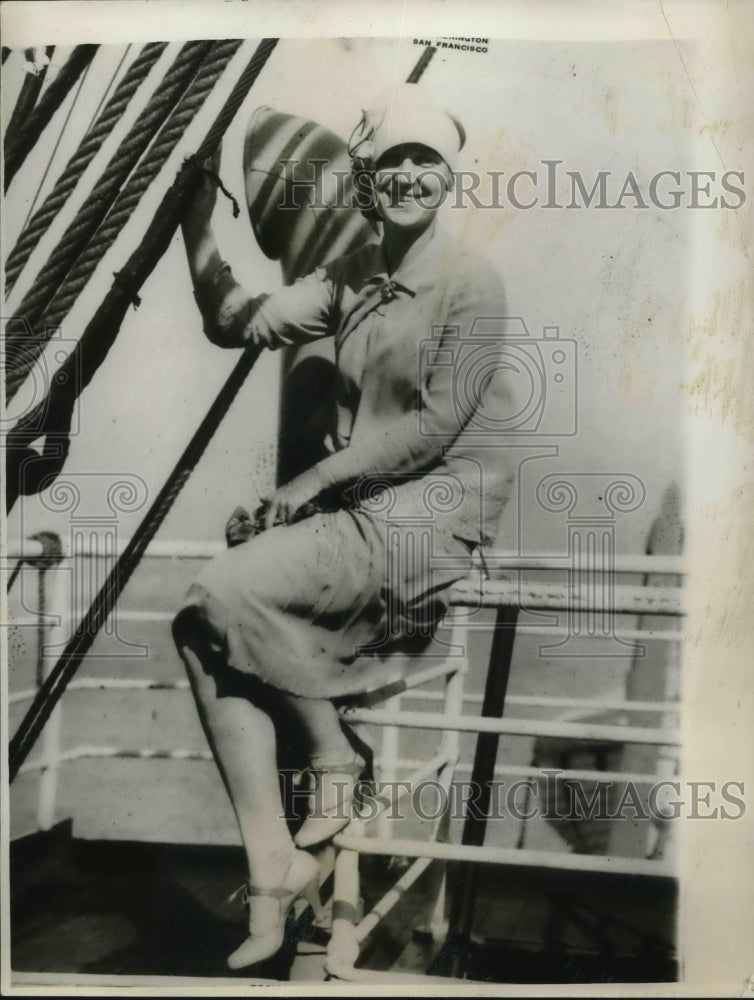 1928 Mrs FL Cook Sails Aboard Panama Mail Liner Venezuela - Historic Images