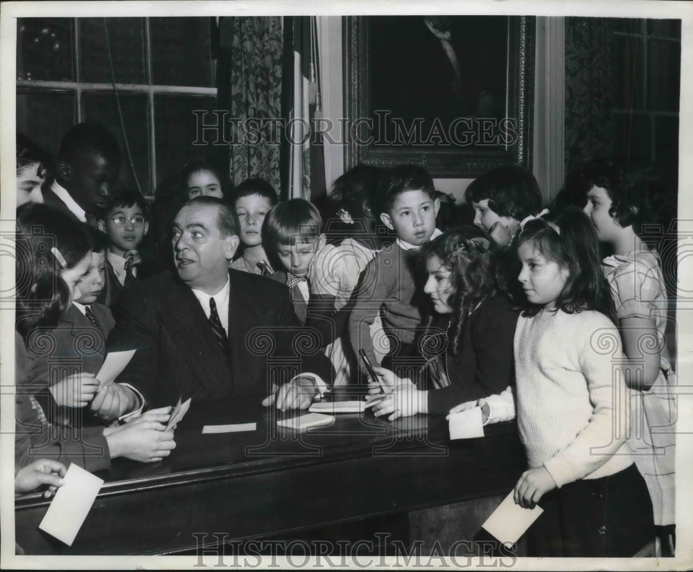 1944 Press Photo Mayor William O&#39;Dwyer Christmas Party - Historic Images