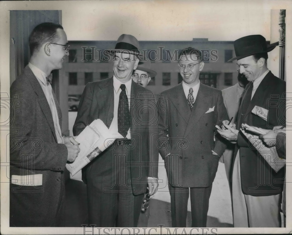 1949 CIO Pres. Philip Murray speaks with reporters - Historic Images