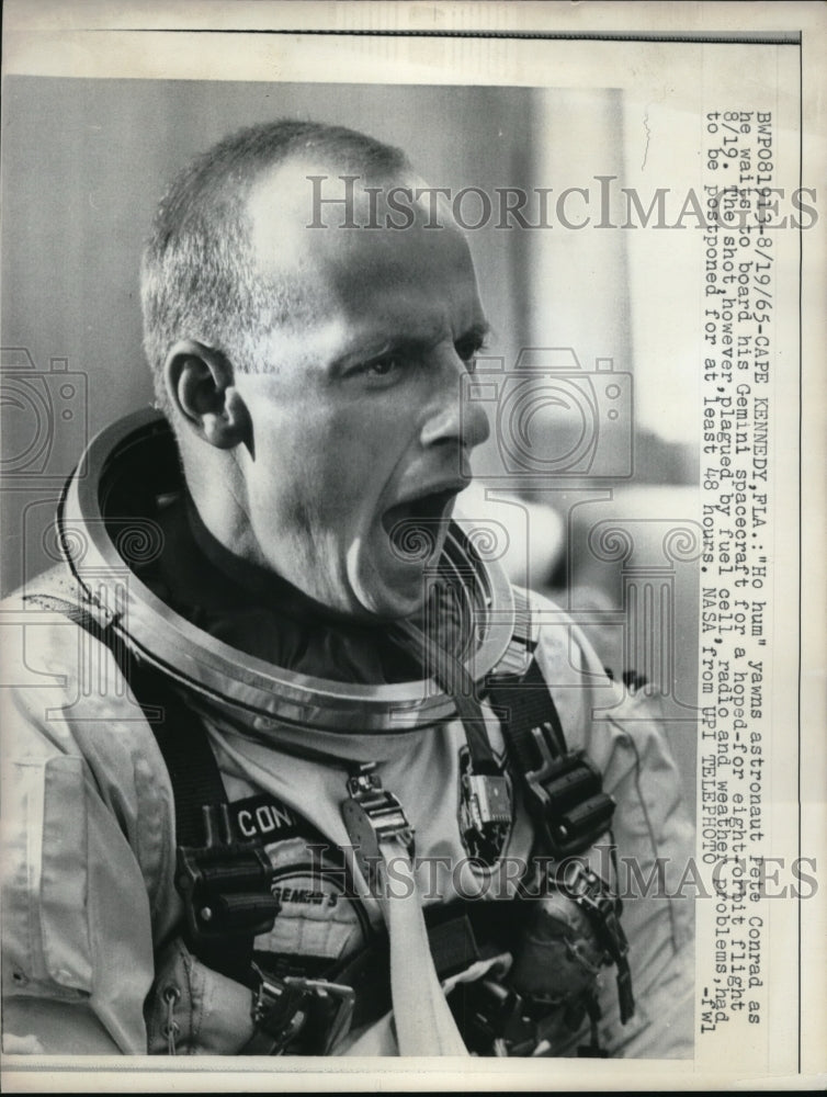 1965 Press Photo Astronaut Pete Conrad Yawns as Waits Aboard Gemini Spacecraft - Historic Images