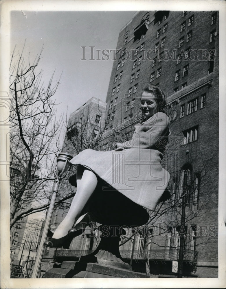 1942 Emelie Jane Collings at Rittenhouse Square-Historic Images