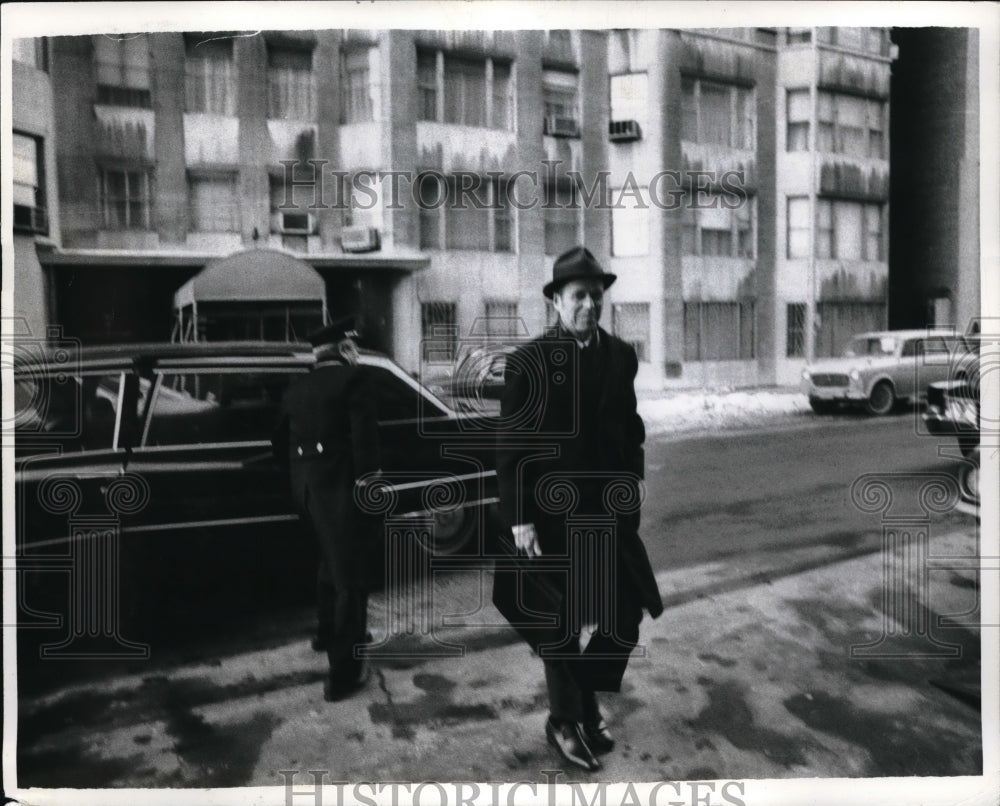 1970 American Ambassador Charles Yost Pursuing Russia Delegation - Historic Images