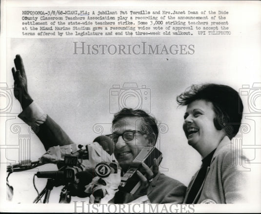1968 Press Photo Teacher strike settled Pat Tornillo Mrs Janet Dean Dade County - Historic Images