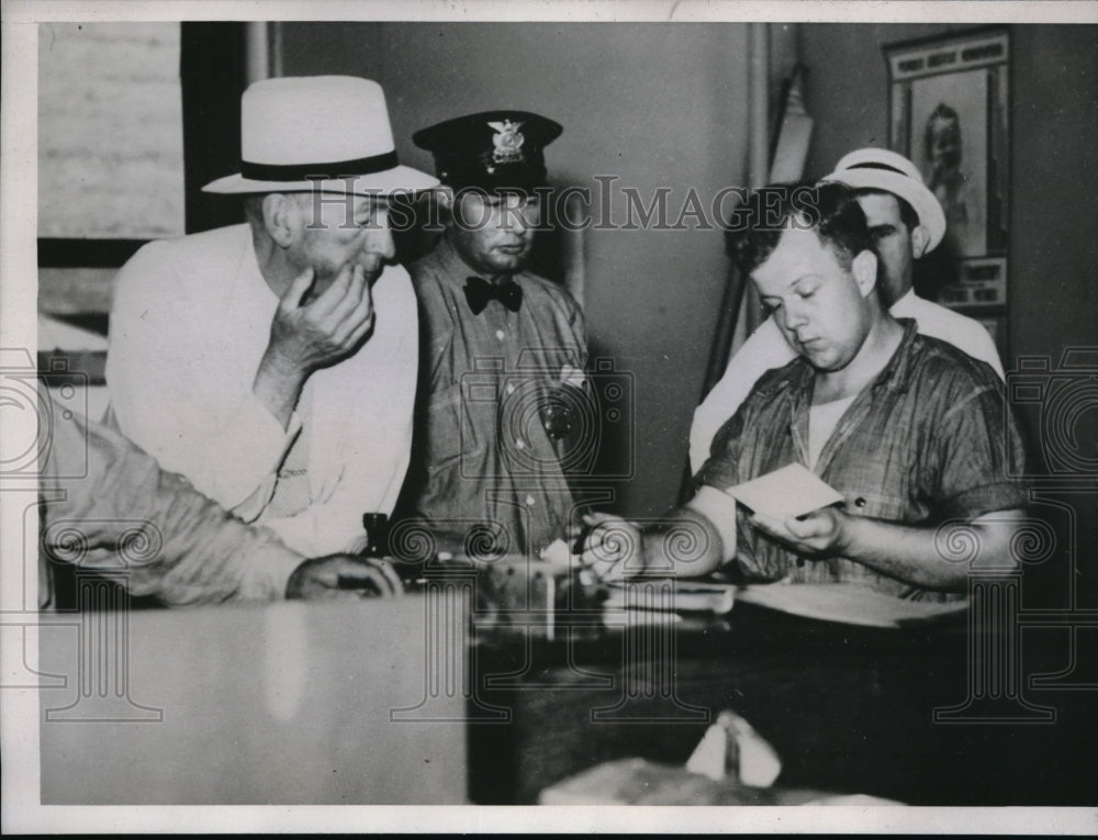 1935 Press Photo Victor Thompson, bound over to Grand Jury - Historic Images