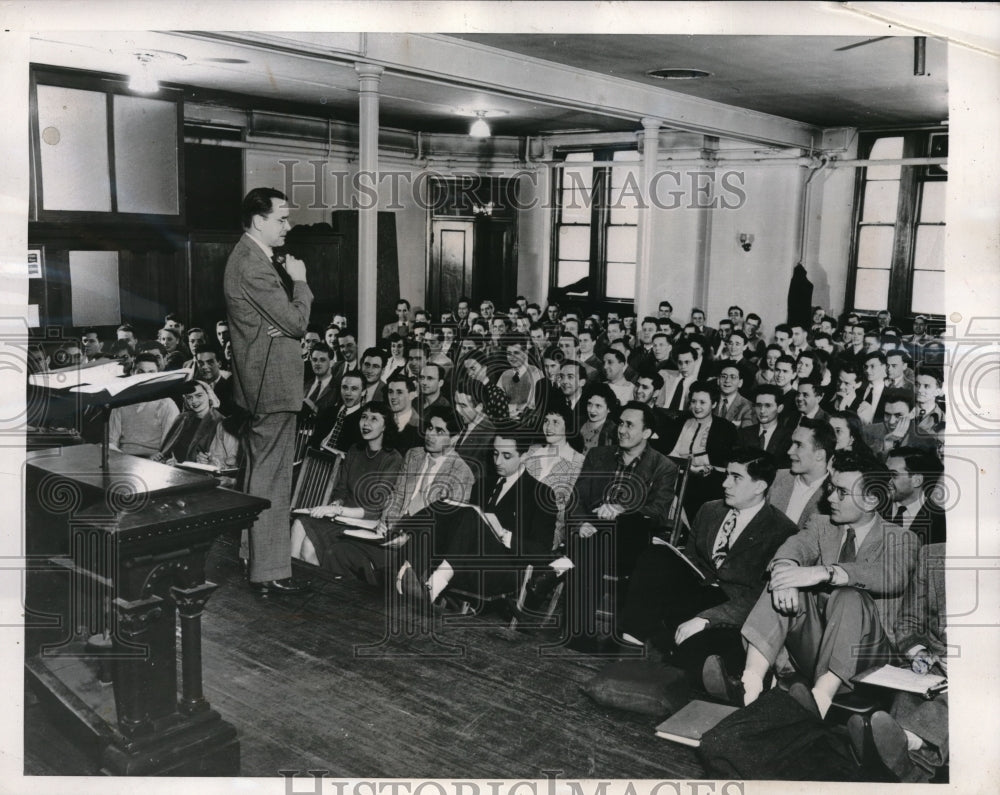 1947 Press Photo Boston University Dr Wesley Tiffney Chairman General Science-Historic Images